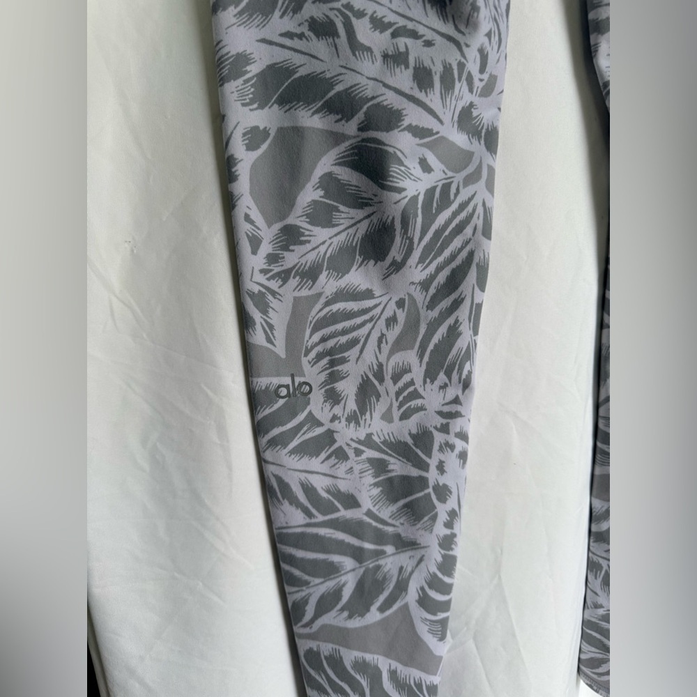 Alo Yoga 7/8‎  Palm Leaf Legging Size Small - Picture 4 of 11